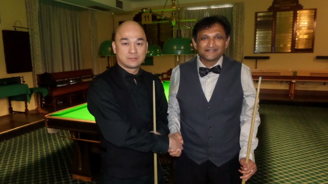 Raymond Fung (left) pictured with Ajeya Prabhakar just before the start of their semifinal - Photo  SnookerUSA.com